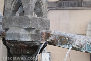 Fontana grande - La parte che è stata riattaccata