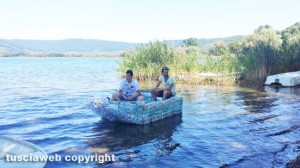 Ronciglione - La barca realizzata con le bottiglie di plastica