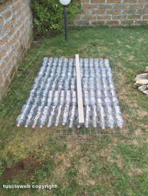 Ronciglione - La barca realizzata con le bottiglie di plastica