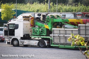 Viterbo - Alcuni camion delle giostre vicino al tribunale