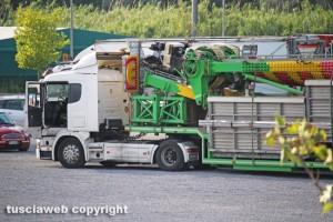 Viterbo - Alcuni camion delle giostre vicino al tribunale