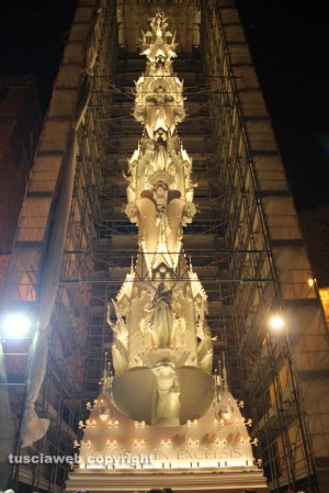 Macchina di Santa Rosa - Gloria si illumina e mostra il suo splendore