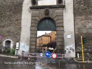 Viterbo - Porta della Verità chiusa per il maltempo