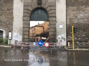 Viterbo - Porta della Verità chiusa per il maltempo