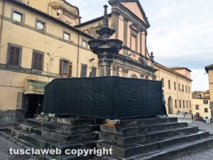 Fontana grande deturpata - Partiti i lavori