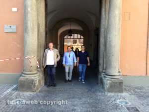 Viterbo - Alcuni consiglieri di minoranza escono dalla prefettura