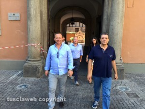 Viterbo - Alcuni consiglieri di minoranza escono dalla prefettura