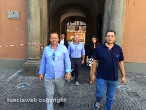 Viterbo - Alcuni consiglieri di minoranza escono dalla prefettura