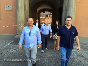 Viterbo - Alcuni consiglieri di minoranza escono dalla prefettura