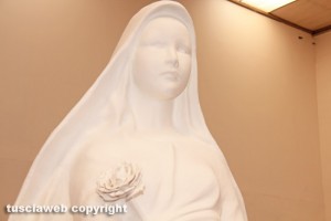 Gloria - La statua di santa Rosa