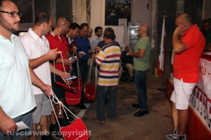 La consegna di ciuffi e spallette alla chiesa della Pace