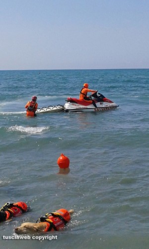 Soccorso in mare dei vili del fuoco