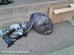 Viterbo - Discarica in Via S. Pertini