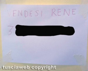 Viterbo - Ospedale Belcolle - Il cartello "Vendesi rene"