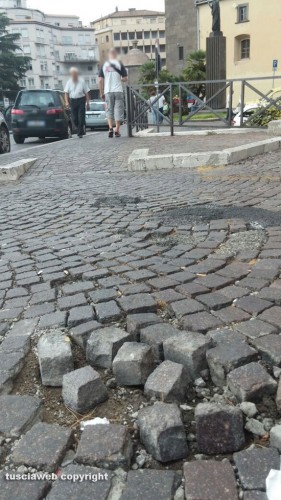 Viterbo - Via Ascenzi - Sampietrini sconnessi