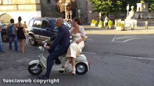 Elisabetta Ceccarelli e Roberto Miralli in lambretta