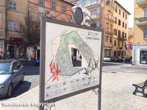 Viterbo - Piazza della Rocca - Piantina della città rotta