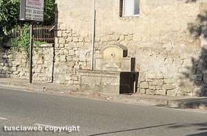 Viterbo - Una fontana sul percorso della via Francigena