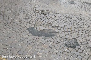 Viterbo - Buche in via Ascenzi