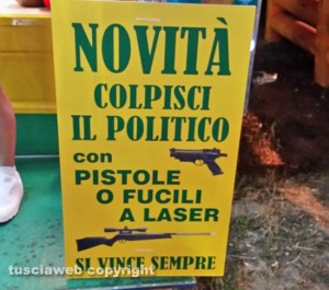 Tarquinia - L'attrazione "Colpisci il politico"