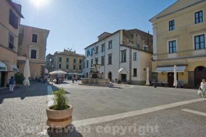 Piazza del comune a Sutri
