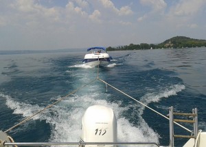 Lago di Bolsena, barca in difficoltà recuperata dalla polizia provinciale
