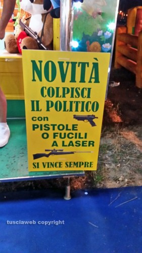 Tarquinia - L'attrazione "Colpisci il politico"