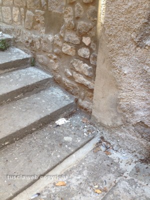 Viterbo - Il degrado in via della Salita a Pianoscarano