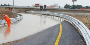 Tarquinia - L'unico ingresso dall'autostrada allagato