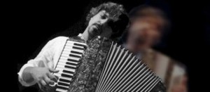 Il cantastorie Daniele Mutini