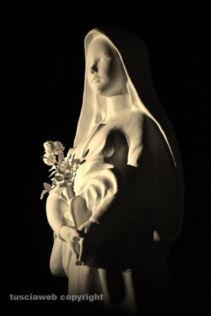 Viterbo - La statua di Santa Rosa