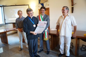 Marts - La premiazione del parroco don Roberto Fabbiani