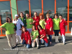 Tarquinia - I lavoratori con divise Ingrande e Coop