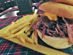 Il panino con la carne sfilacciata del Toto's