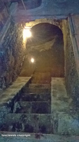 Marta - La cantina allagata e l'acqua che ricopre le scale