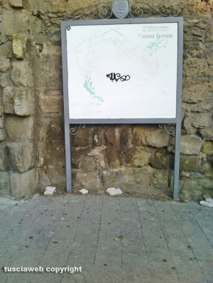 Viterbo - Porta Romana - Cartina deturpata e scolorita