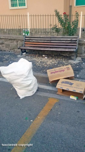 Viterbo - Rifiuti in via Alessandro Volta