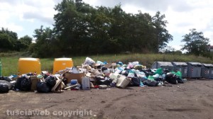 Emergenza rifiuti - Il degrado in zona Colleverde