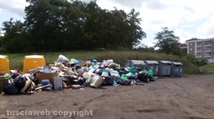 Emergenza rifiuti - Il degrado in zona Colleverde