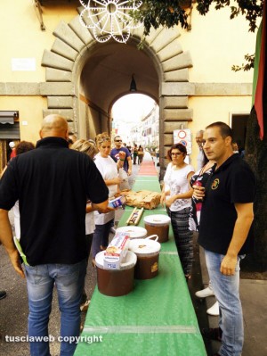 Capranica - Una baguette di 102 metri ripiena di cioccolata alla nocciola