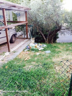 Viterbo - Rifiuti in via Amedeo CerasaViterbo - Rifiuti in via Amedeo Cerasa