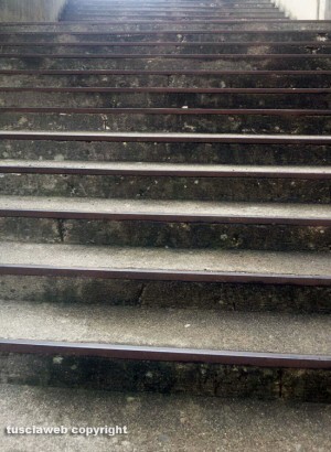 Bagnaia - La scalinata che collega viale Fiume alla scuola
