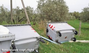 Viterbo - I rifiuti in strada Montigliano