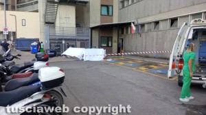 Viterbo - Giù dall'ospedale di Belcolle e muore