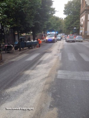 Viterbo - Olio sulla carreggiata in Viale Trieste