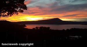 Tramonto sul lago di Vico