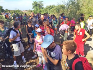 Gruppo in cammino sulle vie dell'esilio di santa Rosa
