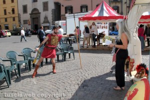 Festival degli Etruschi - La vestizione di un guerriero