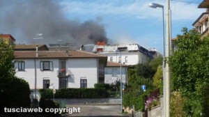 Montefiascone - In fiamme tetto nel centro storico
