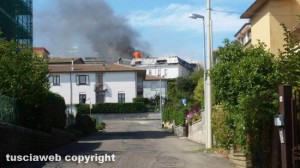 Montefiascone - In fiamme tetto nel centro storico